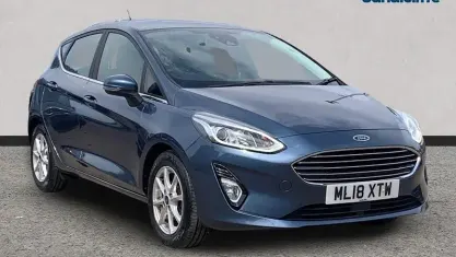 Used Ford Fiesta Zetec 101 HP (74 kW) 2019 Chrome blue (premium paint) Hatchback