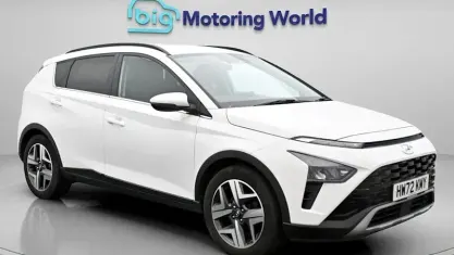 Begagnad Hyundai Bayon Premium 101 HK (74 kW) 2023 Vit SUV