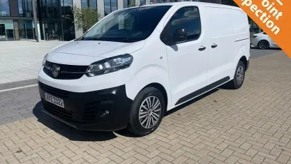 Used Vauxhall Vivaro 101 HP (74 kW) 2022 White MPV