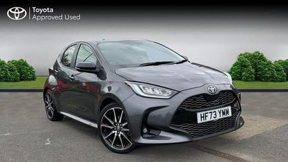 Usado Toyota Yaris Hybrid Sport 116 HP (85 kW) 2022 Cinzento Citadino