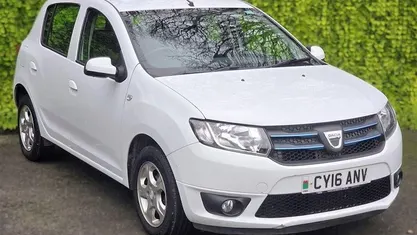 White Used 2016 Dacia Sandero Lauréate Hatchback | £4,895 (Fair price)
