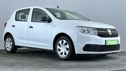 Used Dacia Sandero Ambiance 73 HP (53 kW) 2017 White Hatchback