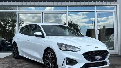 Used Ford Focus ST-Line X 125 HP (91 kW) 2021 White Hatchback