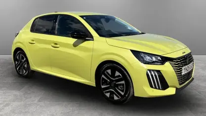 Used Peugeot 208 Allure 101 HP (74 kW) 2025 Yellow Hatchback