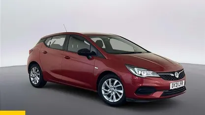 Begagnad Vauxhall Astra S 105 HK (77 kW) 2021 Röd Halvkombi