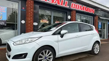 Second-hand Ford Fiesta Titanium 101 CP (74 kW) 2017 Alb Hatchback