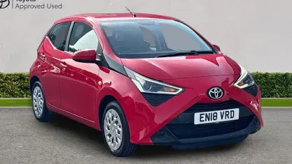 Begagnad Toyota Aygo X-play 72 HK (52 kW) 2020 Halvkombi