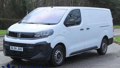 Usado Vauxhall Vivaro 145 HP (106 kW) 2024 Branco Monovolume
