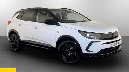 Used Vauxhall Grandland X SRi 131 HP (96 kW) 2021 White SUV