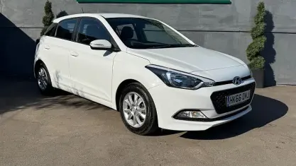 Used Hyundai i20 SE 84 HP (61 kW) 2016 White Hatchback