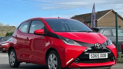 Used Toyota Aygo X-play 69 HP (50 kW) 2015 Red Hatchback