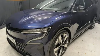 Used Renault Megane E-Tech Techno 161 kW (220 HP) 2023 Blue/black Hatchback