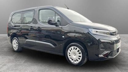 Second-hand Vauxhall Combo Design Edition 100 kW (136 CP) 2026 Monovolum