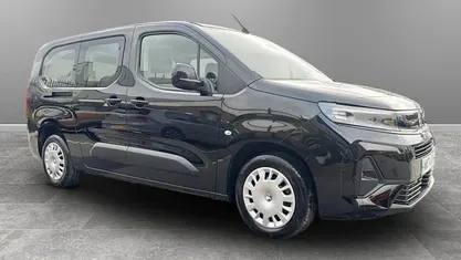 Used Vauxhall Combo Design Edition 100 kW (136 HP) 2026 MPV