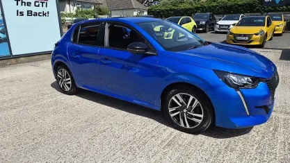 Used Peugeot 208 Allure+ 131 HP (96 kW) 2023 Blue Hatchback