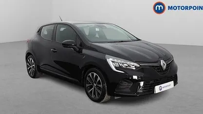 Used Renault Clio V Iconic 90 HP (66 kW) 2022 Black Hatchback