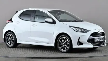 Usado Toyota Yaris Hybrid Design 116 HP (85 kW) 2026 Citadino