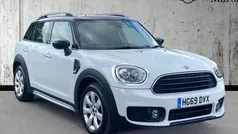 Light white Used 2019 Mini Cooper Countryman Classic SUV | £14,703 (Fair price)