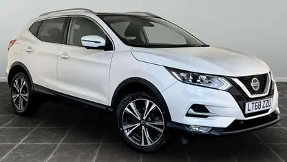 White Used 2018 Nissan Qashqai N-Connecta SUV | £8,995 (Good price)