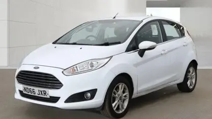 Used Ford Fiesta Zetec 82 HP (60 kW) 2016 White Hatchback