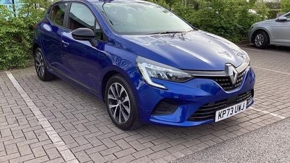 Używany Renault Clio V Evolution 90 KM (66 kW) 2023 Niebieski Hatchback