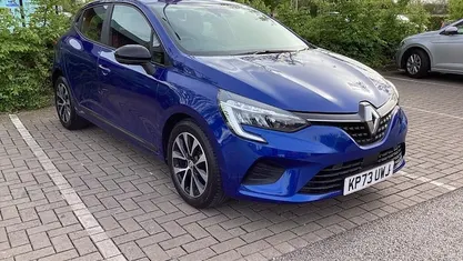 Used Renault Clio V Evolution 90 HP (66 kW) 2023 Blue Hatchback