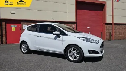 Used Ford Fiesta Zetec 101 HP (74 kW) 2016 White Hatchback