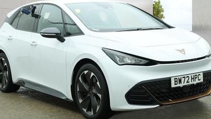 Begagnad Cupra Born e-Boost 169 kW (230 HK) 2023 Vit Halvkombi