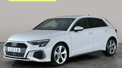Używany Audi A3 Sportback S-Line 150 KM (110 kW) 2023 Biały Hatchback