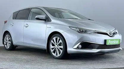 Used Toyota Auris Hybrid 136 HP (100 kW) 2016 Silver Hatchback
