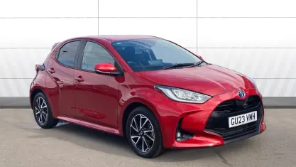 Used Toyota Yaris Design 116 HP (85 kW) 2023 Red Hatchback