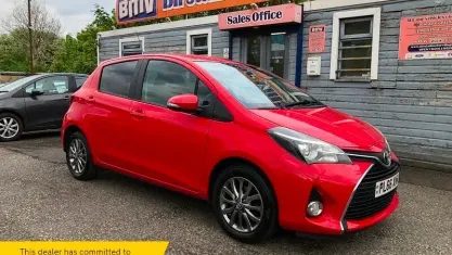 Used Toyota Yaris 99 HP (72 kW) 2016 Red Hatchback