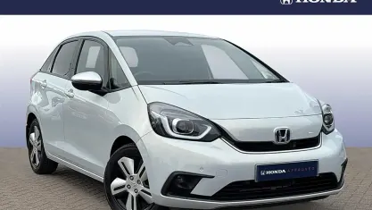 Begagnad Honda Jazz Hybrid 109 HK (80 kW) 2021 Vit Halvkombi