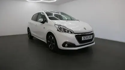 Used Peugeot 208 82 HP (60 kW) 2019 White Hatchback