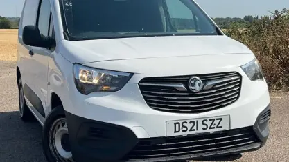 Used Vauxhall Combo Edition 101 HP (74 kW) 2021 White MPV