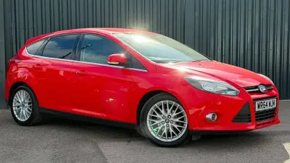 Used Ford Focus Zetec 125 HP (91 kW) 2014 Red Hatchback
