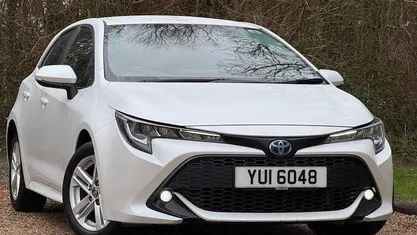 Used Toyota Corolla 122 HP (89 kW) 2022 White Hatchback