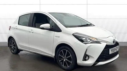 Used Toyota Yaris Hybrid 101 HP (74 kW) 2019 White Hatchback