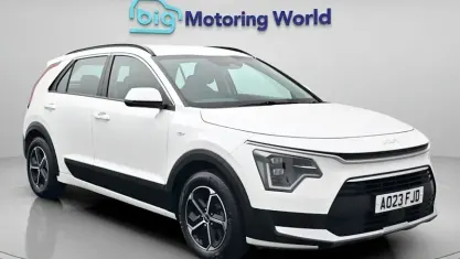 Używany Kia Niro 141 KM (103 kW) 2023 Biały SUV