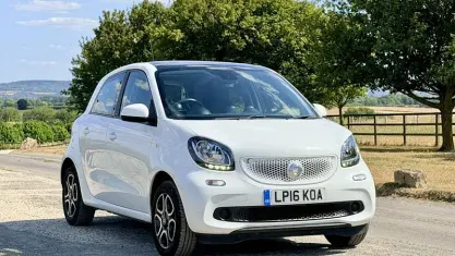 Used Smart ForFour Prime 90 HP (66 kW) 2016 White Hatchback