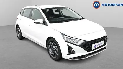 Used Hyundai i20 Advanced 101 HP (74 kW) 2024 White Hatchback
