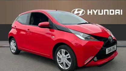 Used Toyota Aygo x-press 69 HP (50 kW) 2016 Red Hatchback