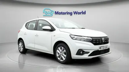 Used Dacia Sandero Comfort 91 HP (66 kW) 2022 White Hatchback