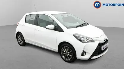 Used Toyota Yaris 111 HP (81 kW) 2019 White Hatchback