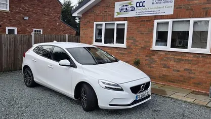 Used Volvo V40 Momentum 122 HP (89 kW) 2019 Hatchback
