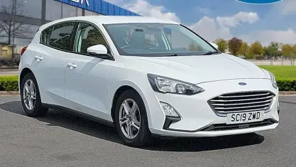 Used Ford Focus Zetec 120 HP (88 kW) 2019 White Hatchback
