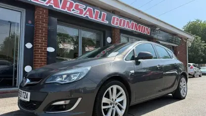 Begagnad Vauxhall Astra SRi 140 HK (102 kW) 2014 Grå Halvkombi