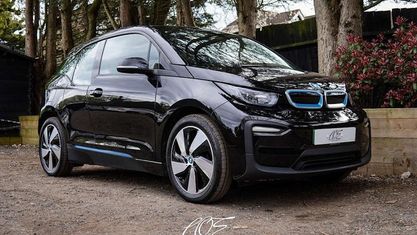 Begagnad BMW i3 Comfort Edition 125 kW (170 HK) 2022 Svart Halvkombi