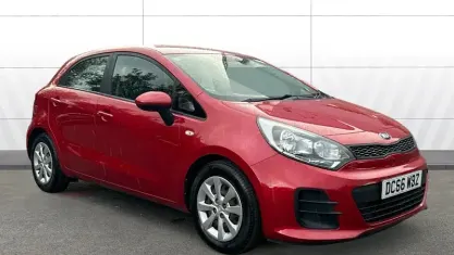 Used Kia Rio 86 HP (63 kW) 2016 Red Hatchback