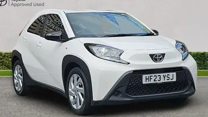 Used Toyota Aygo X PURE 72 HP (52 kW) 2023 Pure white SUV